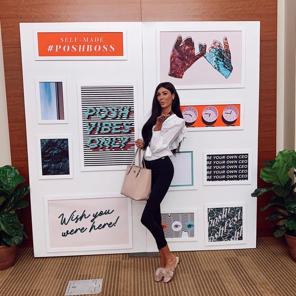 MEET YOUR SELLER 🧢👙👖👜🕶 - Picture 5 of 6